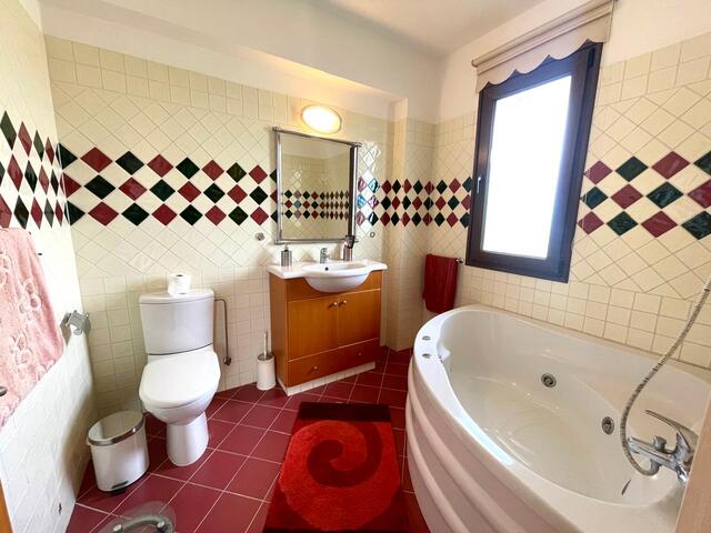 detachedHouse-1-4-BED-VILLA-FOR-SALE-IN-AGIA-THEKLA-9489-31.jpg