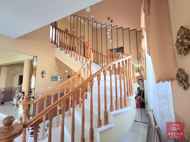 detachedHouse-18-5-BED-VILLA-LIVADIA-9182-6.jpg