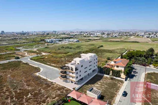 realEstateForBusiness-19-BUILDING-IN-LIVADIA-7660-1.jpg