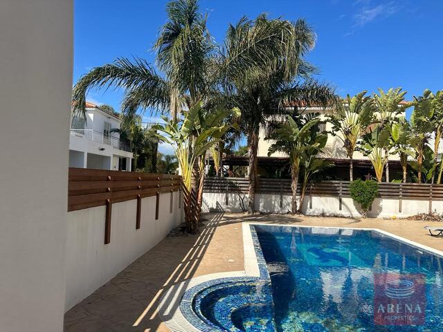 detachedHouse-3-3-bed-villa-inFrenaros-7948.jpg