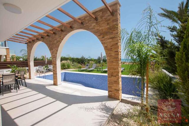 Luxury 5-Bedroom Seafront Villa in Ayia Thekla – photo 7