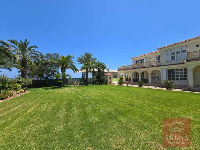 detachedHouse-5-4-BED-VILLA-CAPE-GRECO-8275-1.jpg