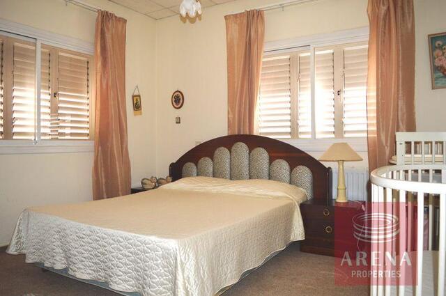 detachedHouse-14-villa-in-faneromeni-6792.jpg