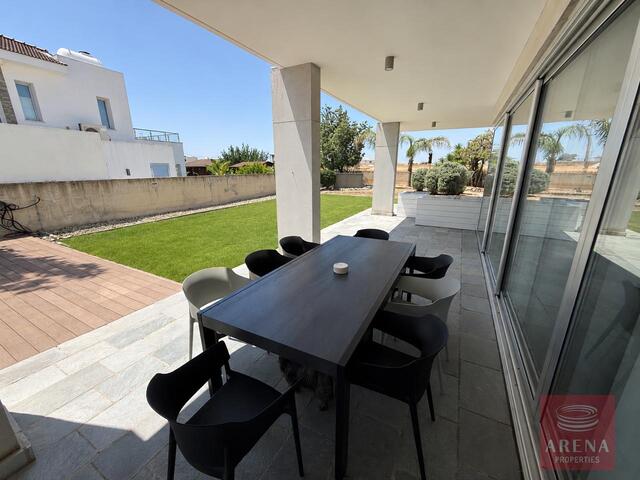detachedHouse-6a26ac8169434.jpg