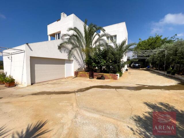 Luxury 6 Bed-Villa For Sale In Ayia Napa – photo 44