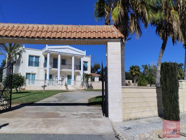detachedHouse-2-6-BED-VILLA-KOKKINES-7499.jpeg