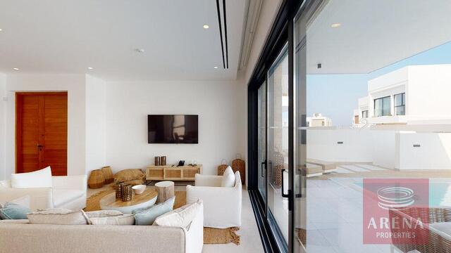 detachedHouse-7-4-BED-VILLA-IN-CAPE-GRECO-7255-1.jpg