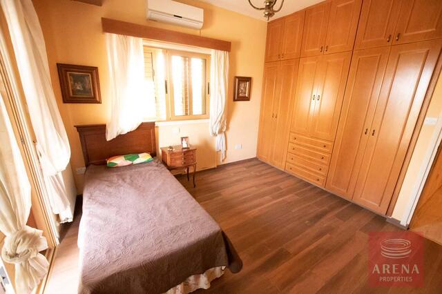 detachedHouse-37-5-bed-villa-in-Pervolia-6045.jpg