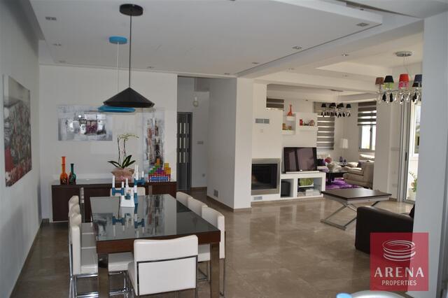 detachedHouse-22-VILLA-CYPRUS-4491.jpg