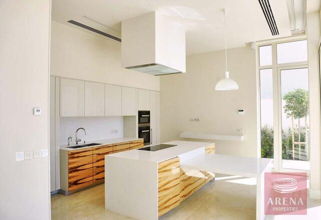 detachedHouse-19-6-BED-VILLA-IN-PERVOLIA-6867-1.jpg