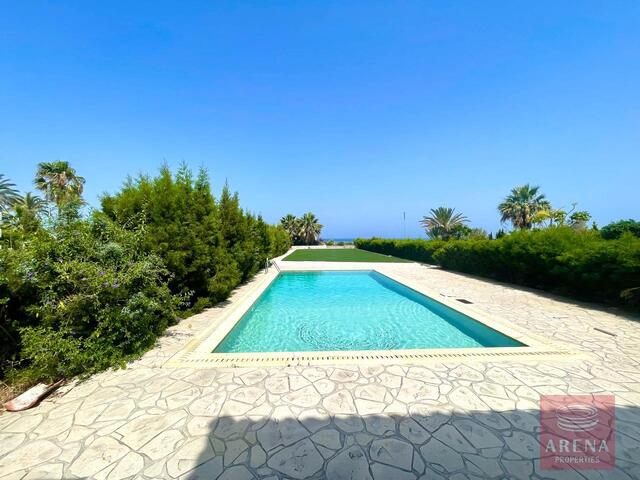 5 Bed Villa in Pervolia – photo 2