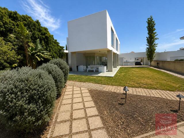 detachedHouse-6a26ac8160388.jpg