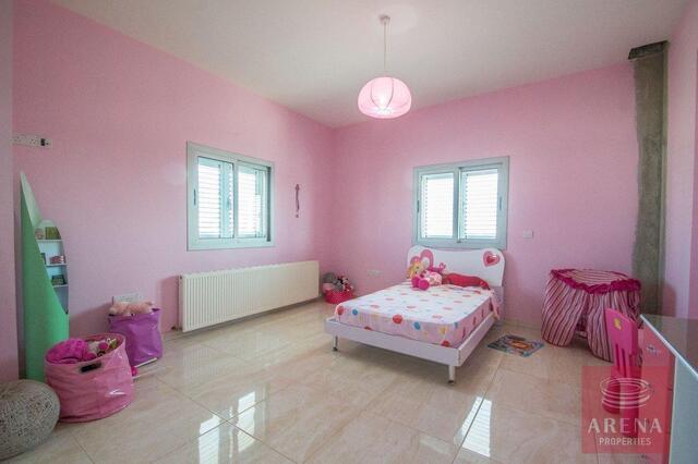 detachedHouse-12-villa-4bed-frenaros-3932-1.jpg