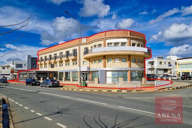 realEstateForBusiness-6-BUILDING-INDERYNIA-7888.jpg