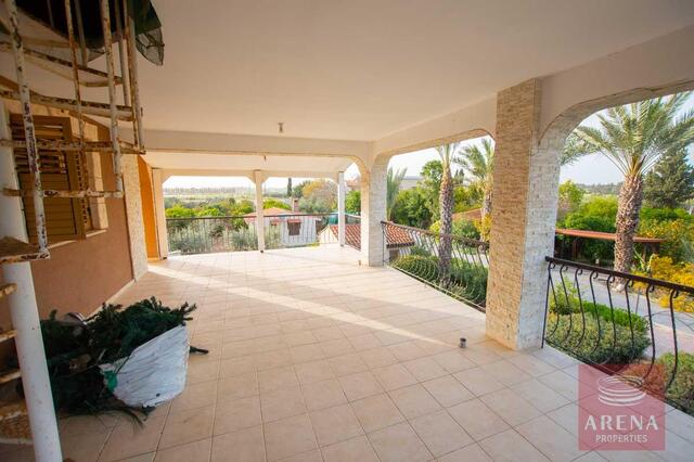 detachedHouse-9-5-bed-villa-in-Pervolia-6045.jpeg