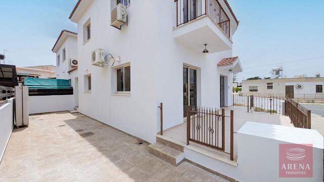 3 Bedroom Semi-Detached Villa in Aradippou – photo 1