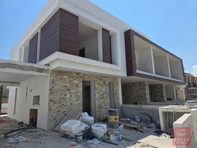 detachedHouse-6a3e4c0994173.jpg