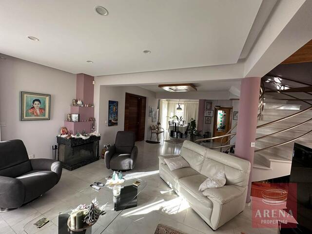 detachedHouse-12-4-BED-VILLA-IN-LARNACA-8978.jpg