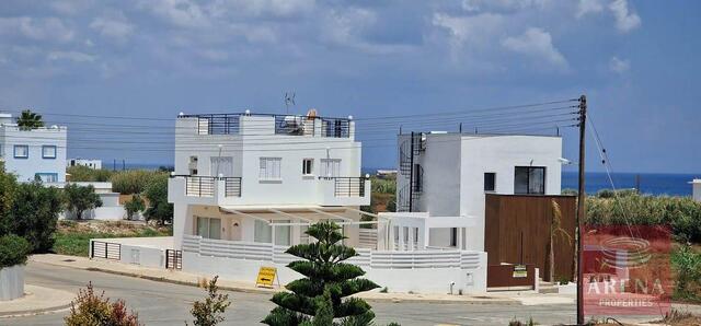 detachedHouse-69f352afb9cbf.jpg