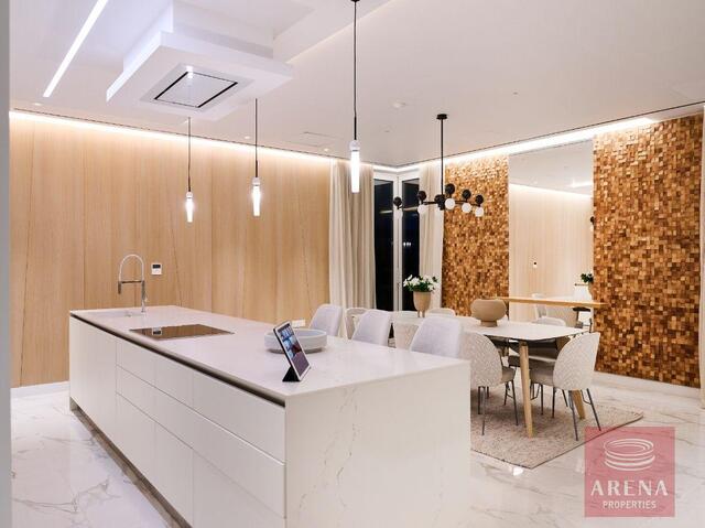 detachedHouse-69f315e4a98df.jpg