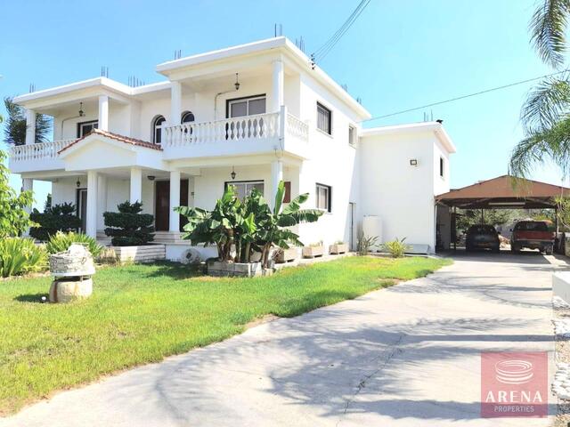 detachedHouse-4-VILLA-IN-ANAFOTIDA-9094.jpg
