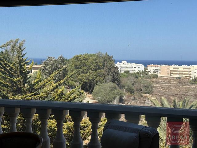 Apartment with Huge Veranda & Sea Views – photo 12