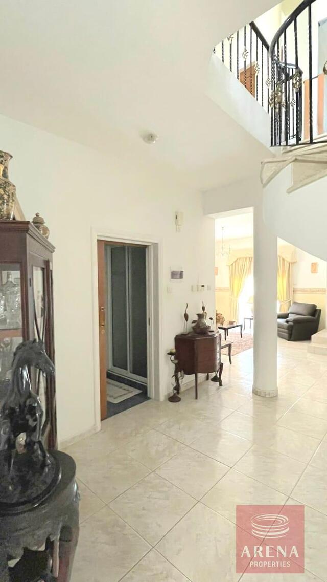 detachedHouse-17-VILLA-IN-ANAFOTIDA-9094.jpg