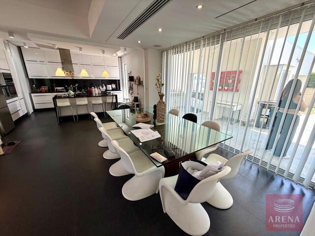detachedHouse-6a26ac81911ee.jpg