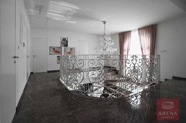 detachedHouse-69aab23e69612-1.jpg