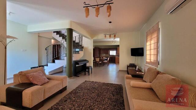 detachedHouse-19-5-Bed-villa-in-Paralimni-5841.jpg