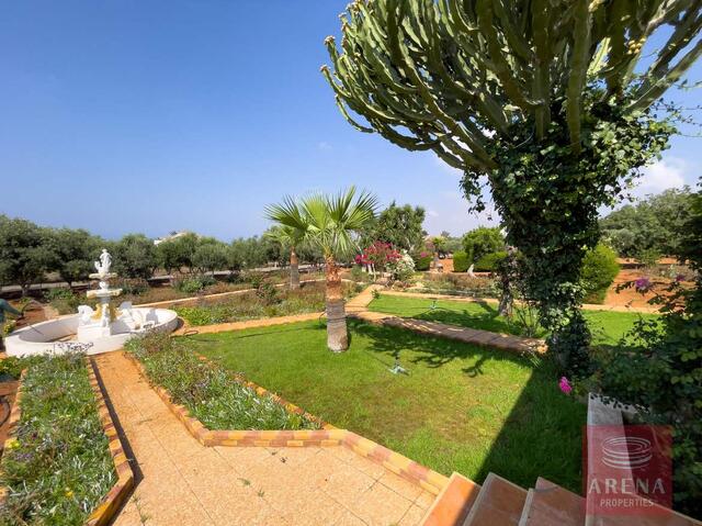 Luxury 6 Bed-Villa For Sale In Ayia Napa – photo 42