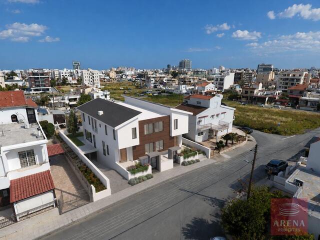 detachedHouse-6a0f4061576a4.jpg
