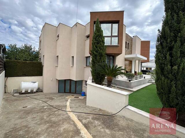 detachedHouse-6-4-BED-VILLA-IN-LARNACA-8978.jpg
