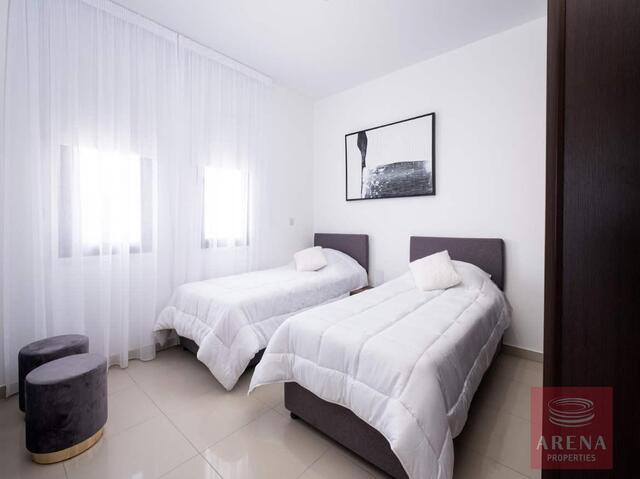 Modern 2-Bedroom Penthouse for Rent | Pool & Gym | Tersefanou – photo 12