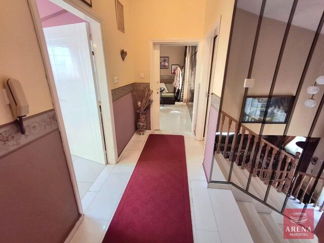 detachedHouse-33-5-BED-VILLA-LIVADIA-9182-6.jpg