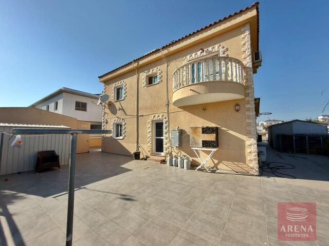 detachedHouse-6a71bbe712d19.jpg