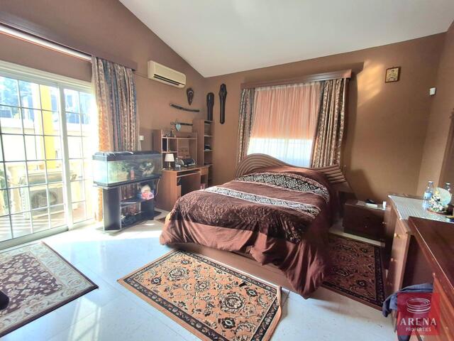 detachedHouse-39-5-BED-VILLA-LIVADIA-9182-6.jpg