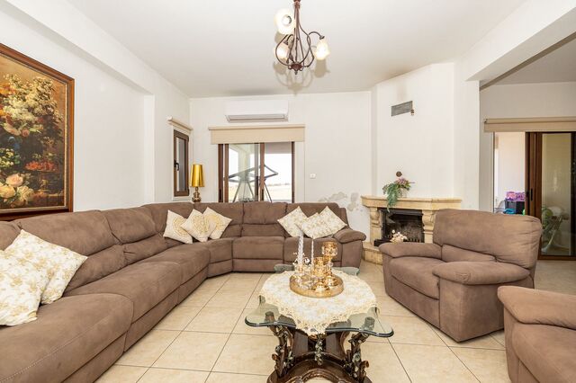 detachedHouse-17-5-bed-villa-kiti-10152.jpg
