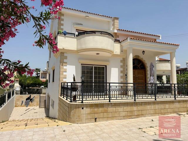 detachedHouse-2-VILLA-DEKELIA-8254.jpg