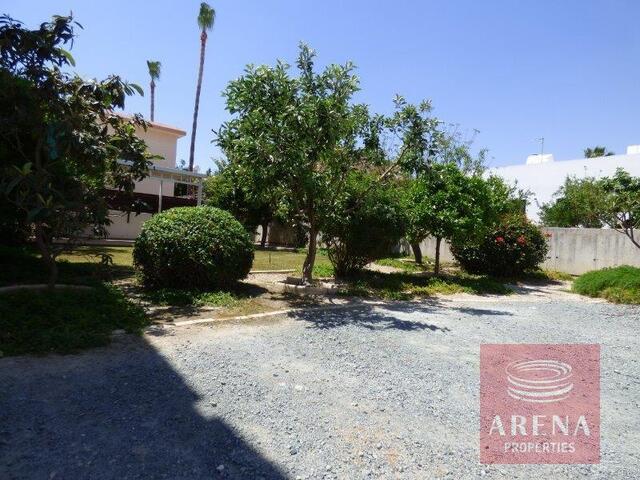 detachedHouse-6-5-BED-HOUSE-IN-ARADIPPOU-6180.jpg