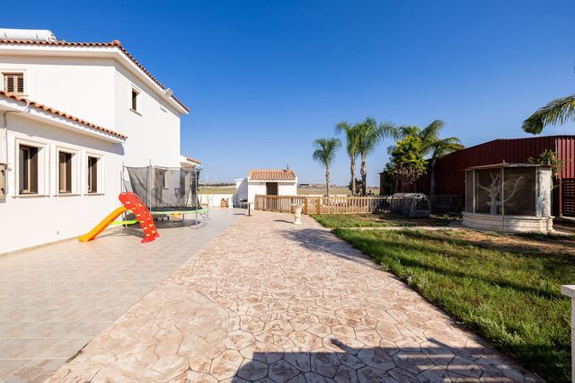 detachedHouse-8-5-bed-villa-kiti-10152.jpg