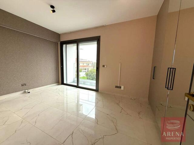 detachedHouse-6a6ca4c14443e-1.jpg
