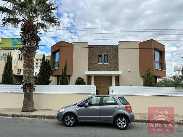 detachedHouse-7-4-BED-VILLA-IN-LARNACA-8978.jpeg