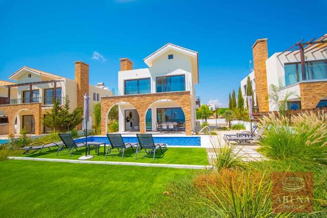 Luxury 5-Bedroom Seafront Villa in Ayia Thekla – photo 1