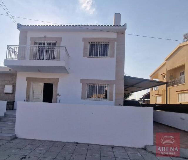 Cosy 4-Bedroom Semi-Detached Villa in Dromolaxia, Larnaca – photo 2