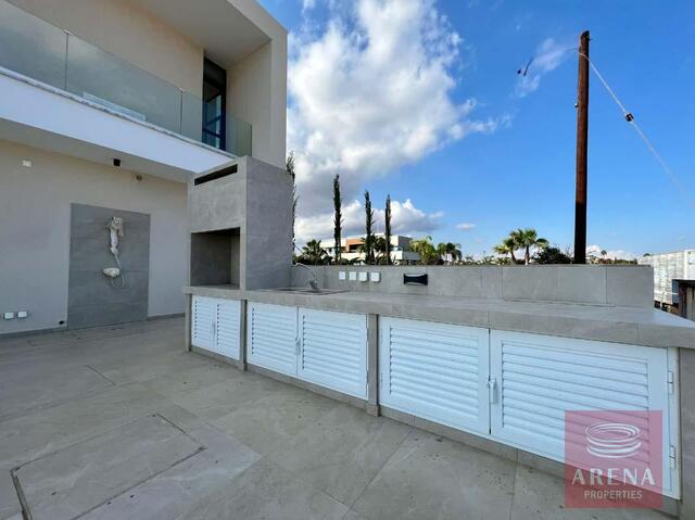 detachedHouse-5-1-luxury-villa-in-ayia-thekla-6154.jpeg