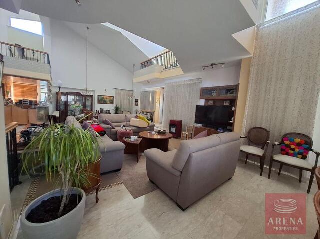 detachedHouse-69a053cb33413.jpg