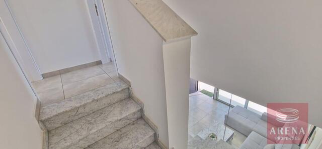 detachedHouse-69fb775540ab5-1.jpg