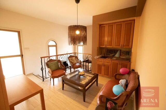 detachedHouse-38-5-bed-villa-in-Pervolia-6045.jpg