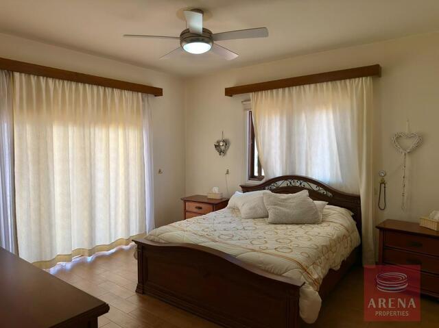 detachedHouse-6a6c7e6e3016f.jpg